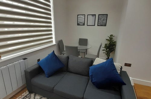 Photo 47 - Deluxe & Chic 1 & 2 Bed Apts near Heathrow, Legoland, & Windsor Slough