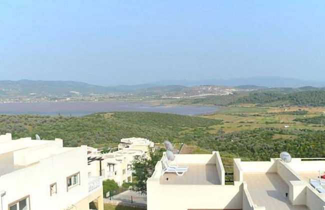 2 Bedroom Apartment Lake View 10 by Likya Global - Photo 9