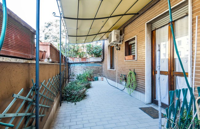 JOIVY Quiet Apt w Terrace in Beautiful Area - Photo 45