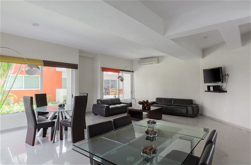 Foto 8 - Spacious 3BR Penthouse Private Jacuzzi Rooftop Security Wifi Best Amenities GYM