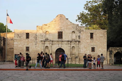 Photo 13 - Experience History and Style Near DT and Riverwalk