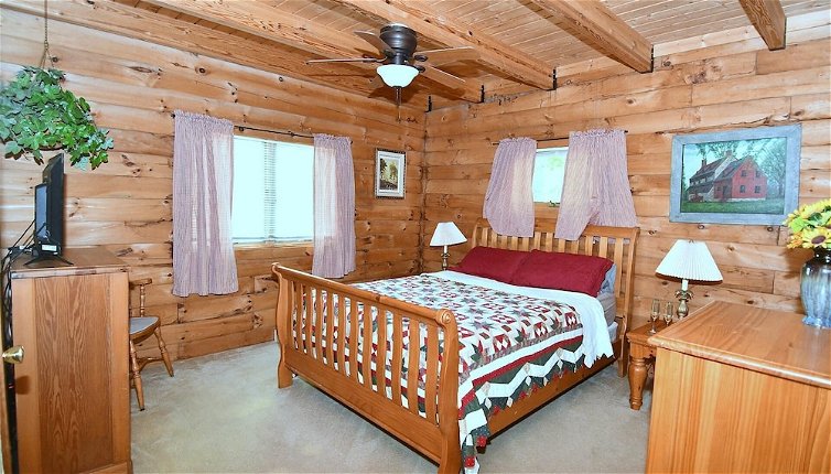 Photo 1 - Lazy Bear Retreat - Classic Cabin
