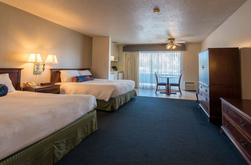 Photo 19 - Coral Reef Inn & Suites