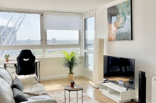 Photo 10 - Paddington Luxury Apartment