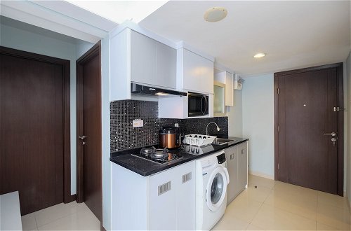 Photo 8 - Spacious Combine Unit 1BR with Extra Room Apartment at H Residence