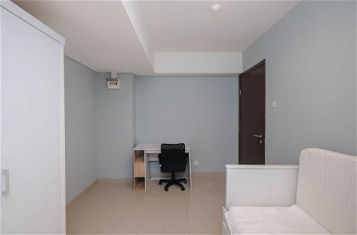 Photo 5 - Spacious Combine Unit 1BR with Extra Room Apartment at H Residence
