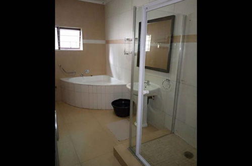 Photo 11 - 3 Bedrooms Exclusive House in Northmead