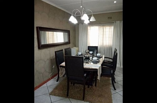 Photo 14 - 3 Bedrooms Exclusive House in Northmead