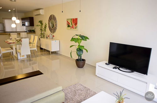 Photo 19 - 3 Br Penthouse With Private Rooftop - Jacuzzi, Pool, Gym & Beach Club, Sabbia