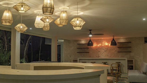 Coin salon dans le hall