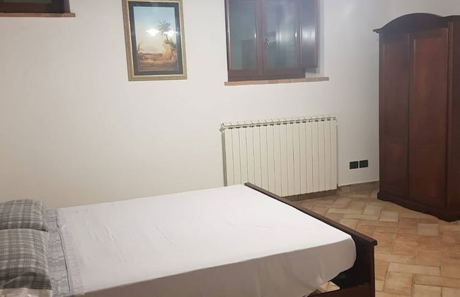 Portion of a Farmhouse With 30 Beds - 4 Apartments and 2 Rooms - Foto 4