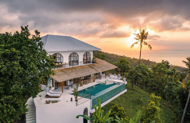 NEW ! Stunning 4BR Jungle View Villa in Lovina - Foto 1