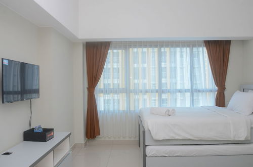 Photo 2 - Elegant and Comfy Studio at Springlake Summarecon Apartment