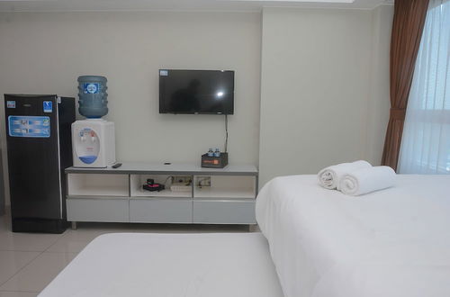 Photo 19 - Elegant and Comfy Studio at Springlake Summarecon Apartment