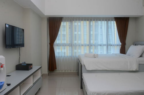 Photo 5 - Elegant and Comfy Studio at Springlake Summarecon Apartment