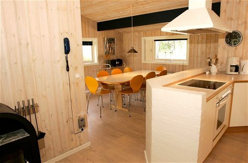 Foto 6 - 8 Person Holiday Home in Nexo