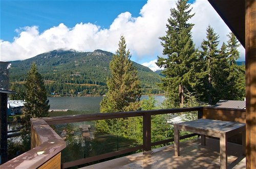 Photo 12 - Lakefront Chalet with private dock