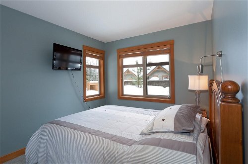 Photo 2 - Beautifully Renovated, Fantastic Views Ski in out 3 Beds - Mountain Star