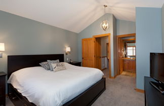 Photo 1 - Beautifully Renovated, Fantastic Views Ski in out 3 Beds - Mountain Star