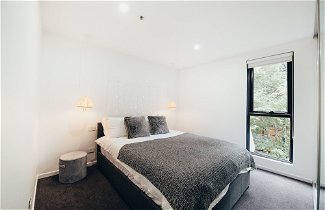 Photo 2 - Rubi, 1BDR Melbourne Apartment