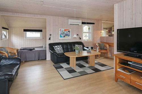 Photo 12 - 6 Person Holiday Home in Hadsund