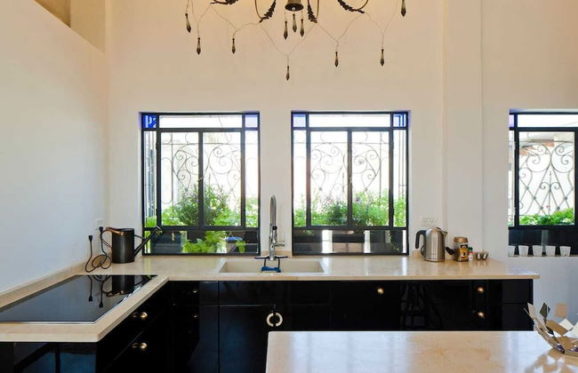 Designed Jaffa Haven with Rooftop by Sea N' Rent - Foto 15