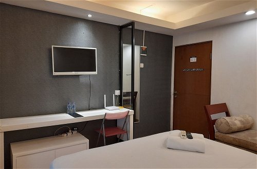 Photo 14 - Modern Studio Room at Gateway Ahmad Yani Cicadas Apartment