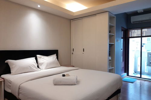 Photo 2 - Modern Studio Room at Gateway Ahmad Yani Cicadas Apartment