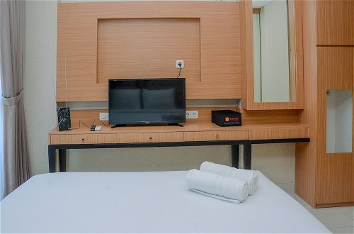 Photo 8 - Comfy and Modern Studio Apartment at Elpis Residence