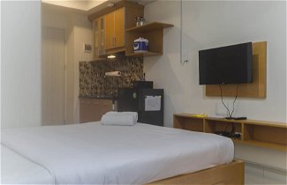 Foto 2 - Comfy And Homey Studio Room At Grand Kamala Lagoon Apartment