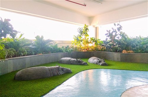 Foto 17 - Modern and Spacious Studio Grand Kamala Lagoon Apartment