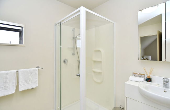 Hagley Apartment - Photo 39