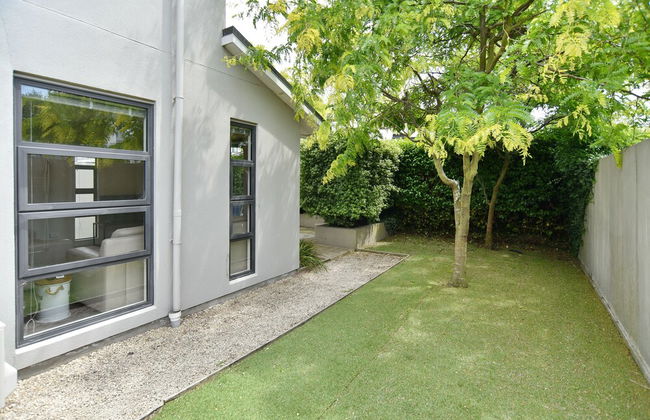Hagley Apartment - Photo 33