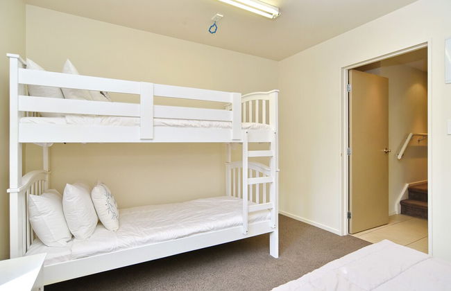 Hagley Apartment - Photo 7