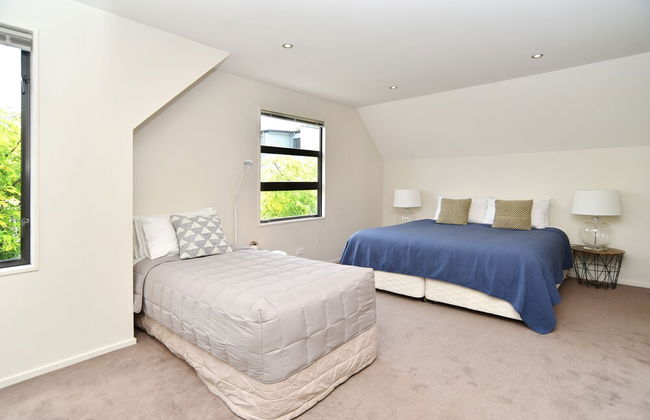 Hagley Apartment - Photo 2