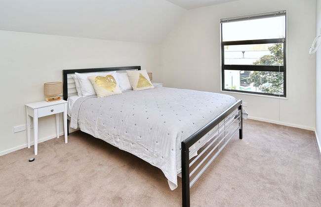 Hagley Apartment - Photo 10