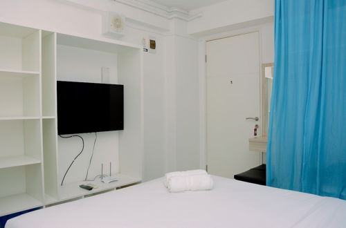 Photo 4 - Cozy Living Studio Apartment at Bassura City