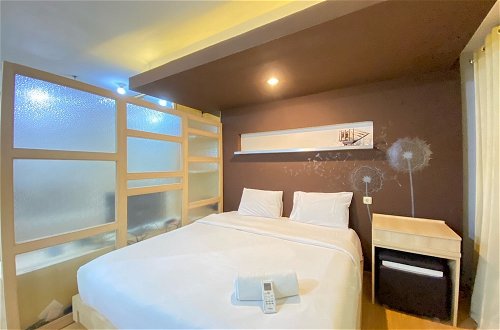 Photo 3 - Spacious Studio Room At Gateway Ahmad Yani Cicadas Apartment