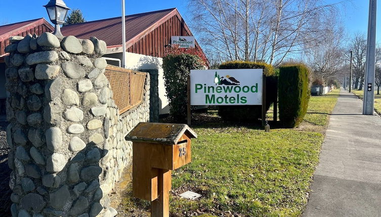 Foto 1 - Pinewood Motels