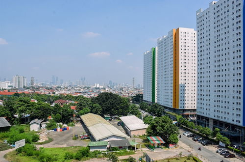 Photo 9 - Cozy Stay Studio Room at Green Pramuka City Apartment