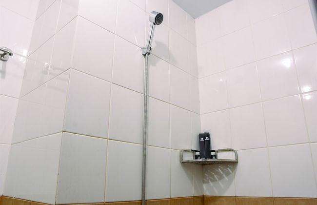 Cozy Stay Studio Room at Green Pramuka City Apartment - Foto 6