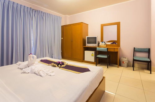 Foto 3 - Room in Guest Room - Bucintoro Restaurant & Guesthouse Belvedere - 10 Minutes From Patong Beach