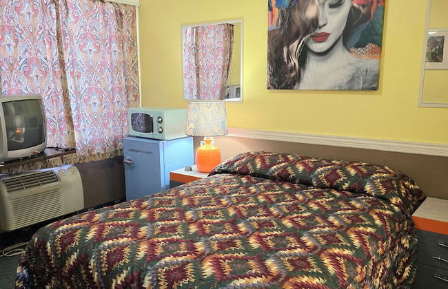 The New Star Motel with Studio-Kitchens: 1950s Extended-Stay Lodging and Retreat Center - Foto 30