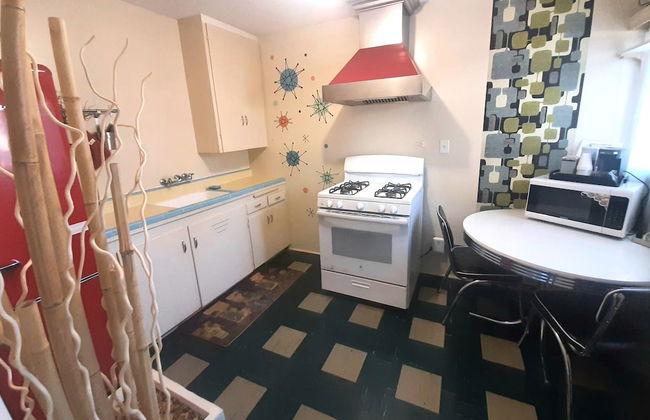 The New Star Motel with Studio-Kitchens: 1950s Extended-Stay Lodging and Retreat Center - Foto 41