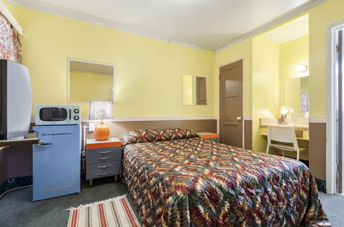 Photo 20 - The New Star Motel with Studio-Kitchens: 1950s Extended-Stay Lodging and Retreat Center