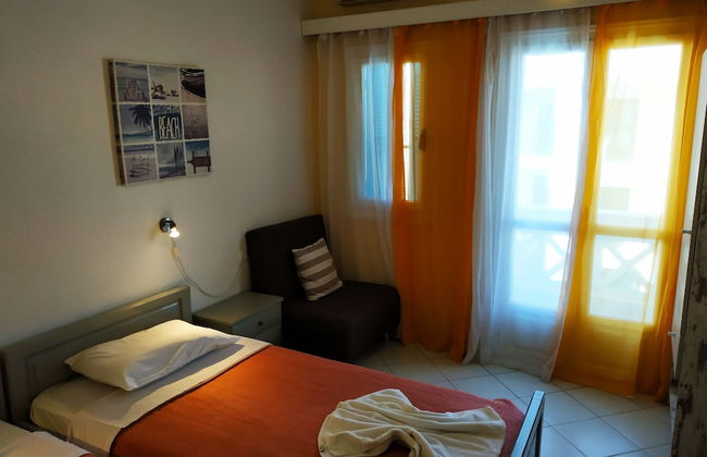Renia Studios Standard Studio Overlooking the Swimming Pool - Foto 7