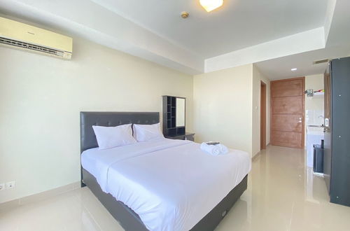 Photo 2 - Cozy Studio Apartment At Beverly Dago