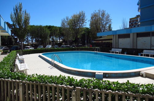 Photo 5 - Modern Flat, 130m From the sea With Shared Pool