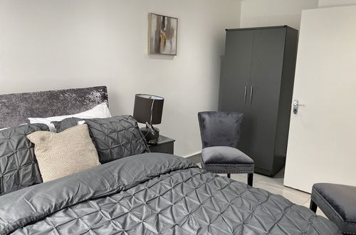 Photo 6 - Luxurious 2-bed Apartment in Woolwich, London