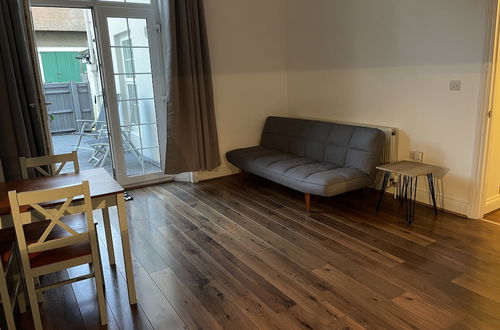 Foto 17 - Spacious 2-bed Apartment With Free Parking